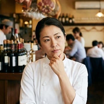 悩む女性オーナー